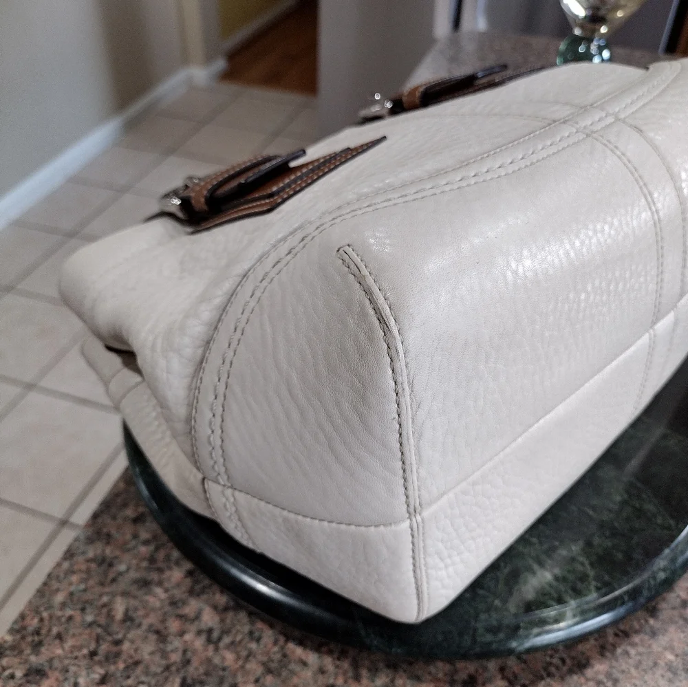 Coach Cream/Ivory Soft Pebble Leather SoHo Handbag Purse